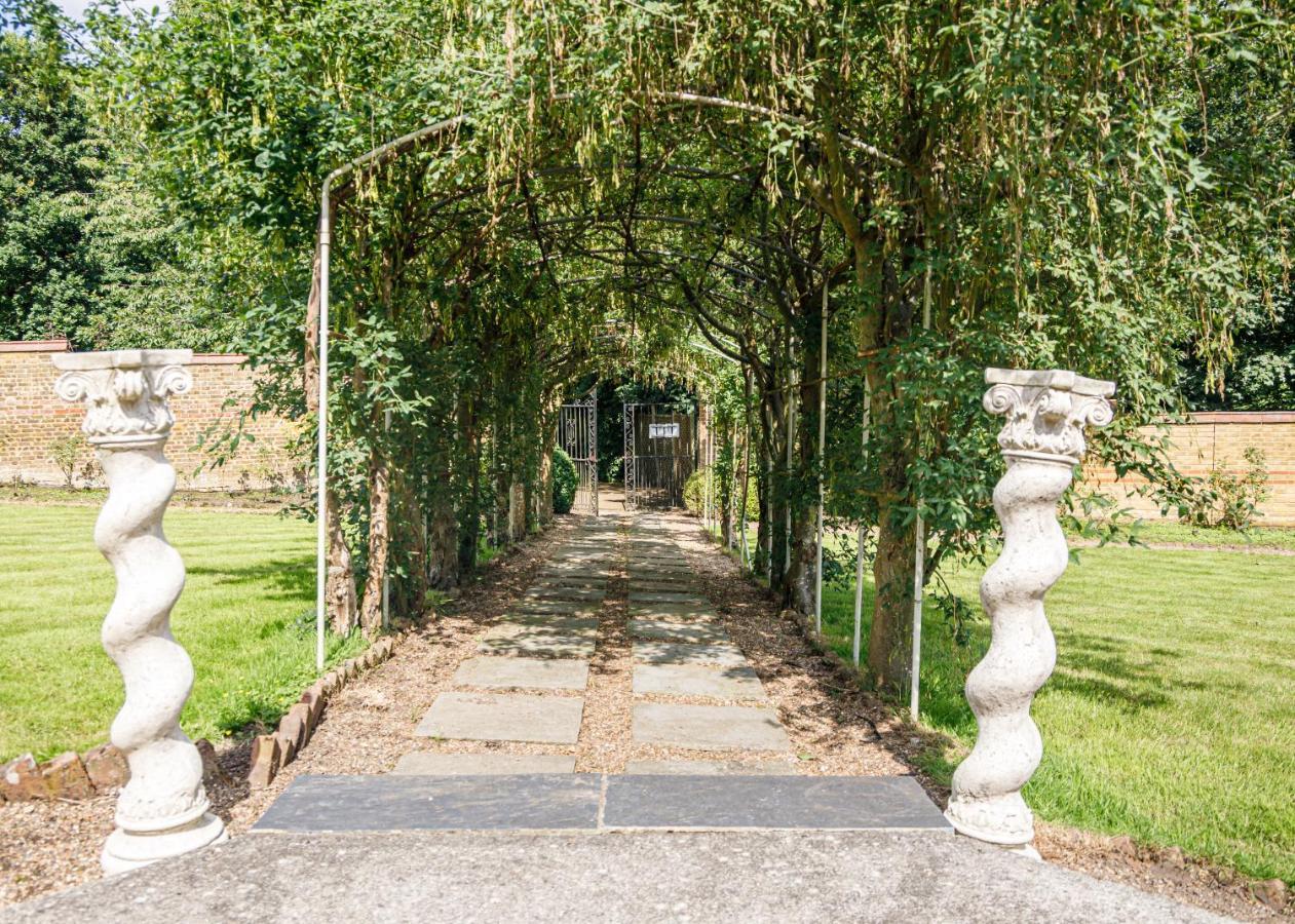 Rowhill Grange Hotel & Utopia Spa Дартфорд Екстериор снимка